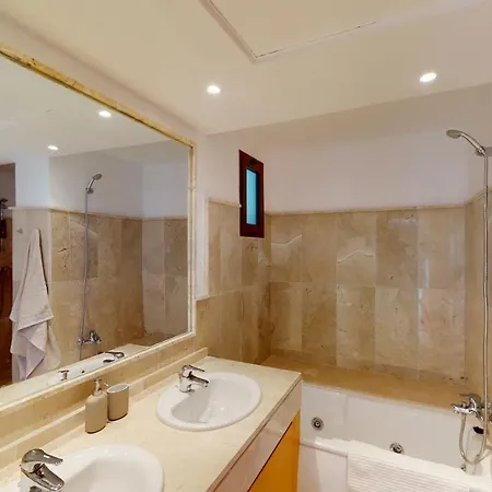 公寓 Royal Golf Casares Penthouse 埃斯特波纳